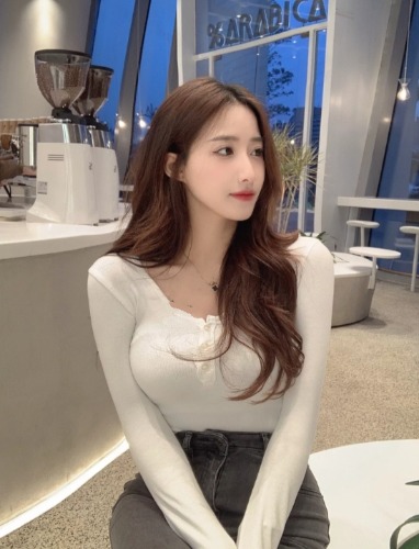 性感辣妹半良家放纵寻刺激，胸大鲍鱼粉嫩多汁