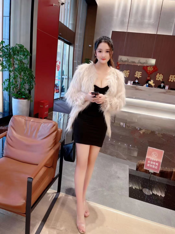 年轻嫩妹 美腿很棒